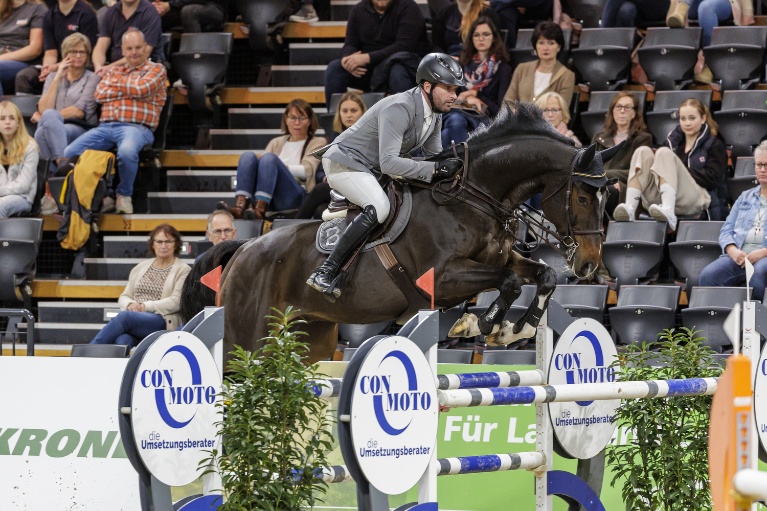 Philipp Weishaupt und „Krokant“ waren die Sieger im ConMoto-Springen. Foto: Sportfoto Lafrentz